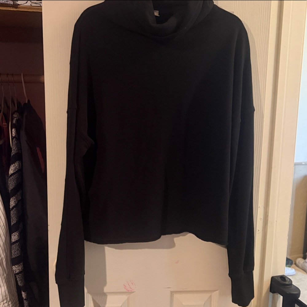 Mono B Black Top